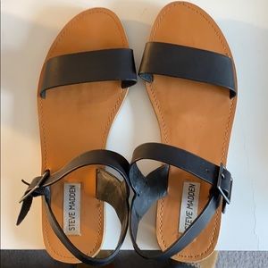 Donddi Black Leather Steve Madden Sandals